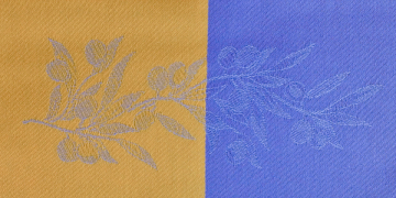 Скатерть желто-синяя с тканым рисунком производителя Maison Gabel Biot (Франция)