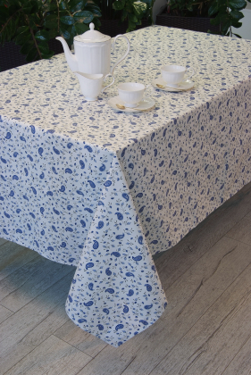 Скатерть с акриловым покрытием белая с синим рисунком в провансальском стиле производителя Maison Gabel Biot (Франция)